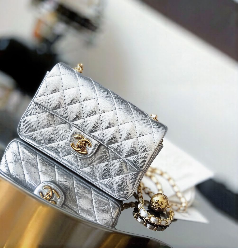 Quilted Caviar leather Mini Flap Bag 22cm
