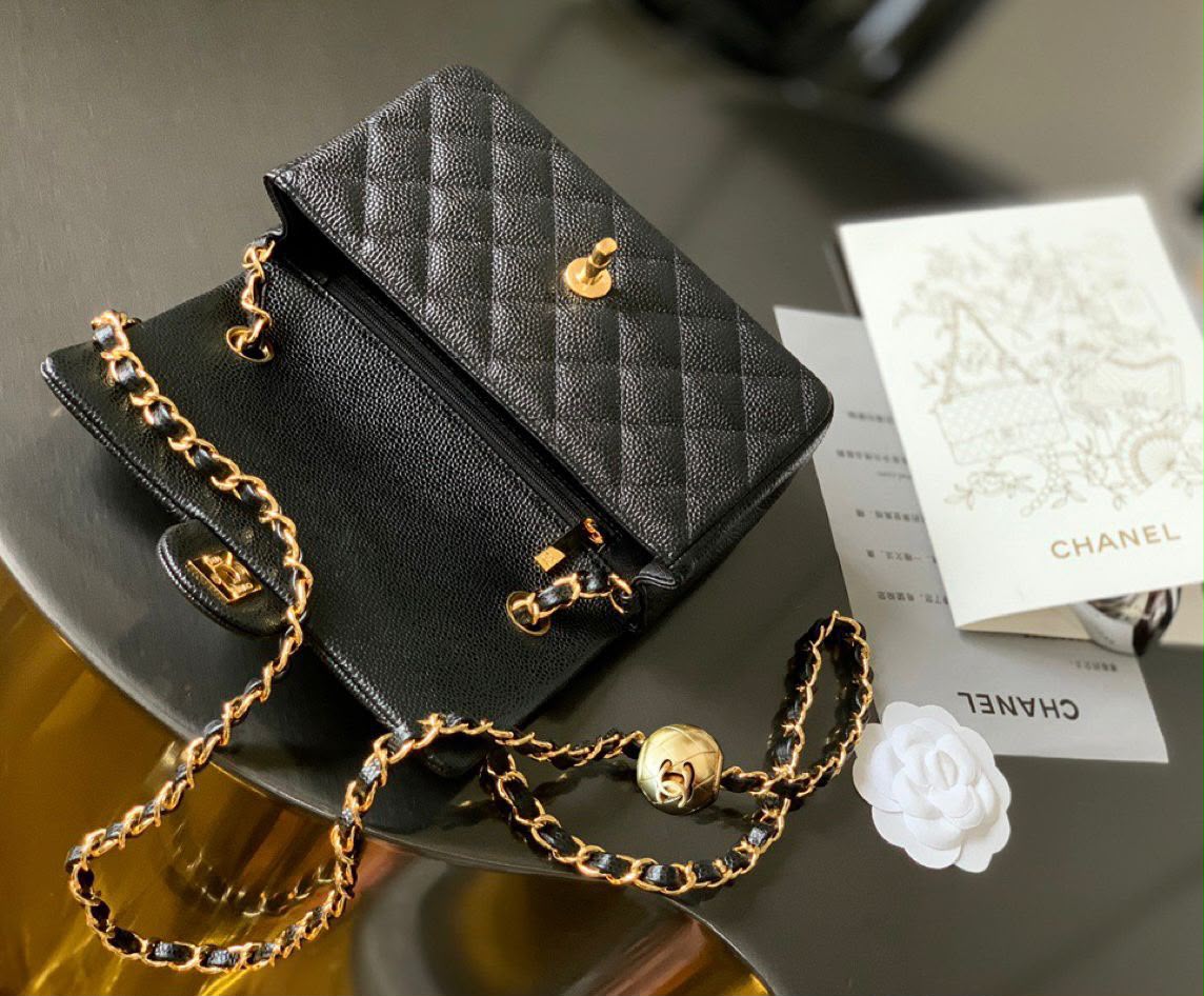 Quilted Caviar leather Mini Flap Bag 22cm