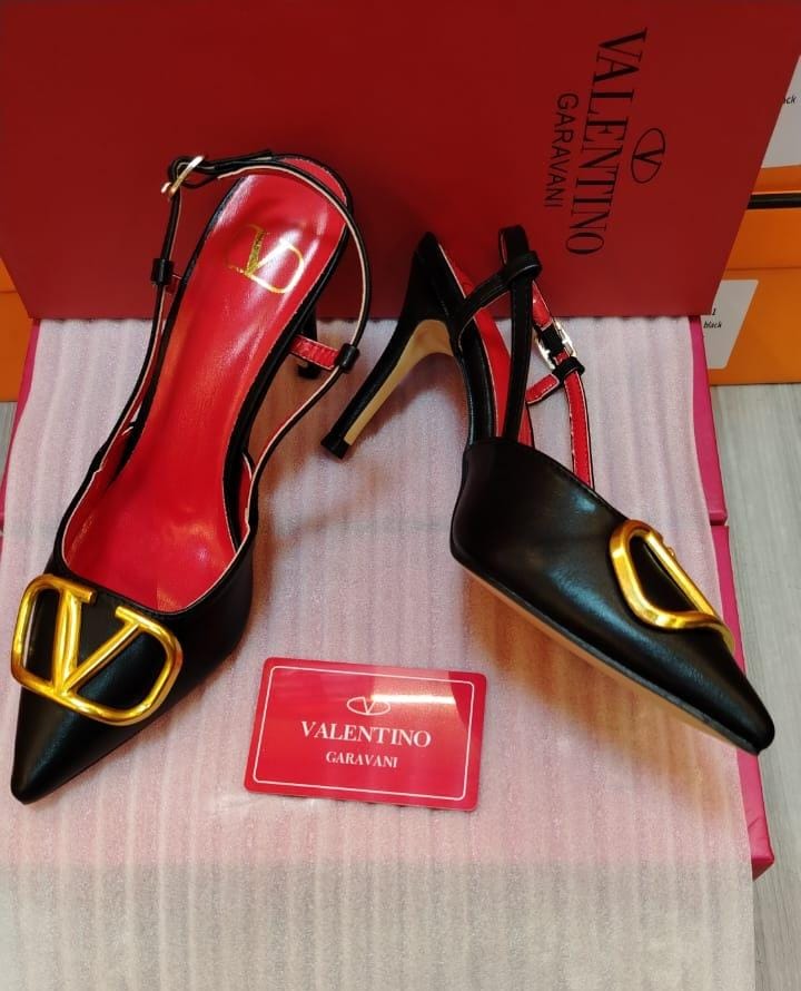 V - Logo Slingback Pumps - Saadstore