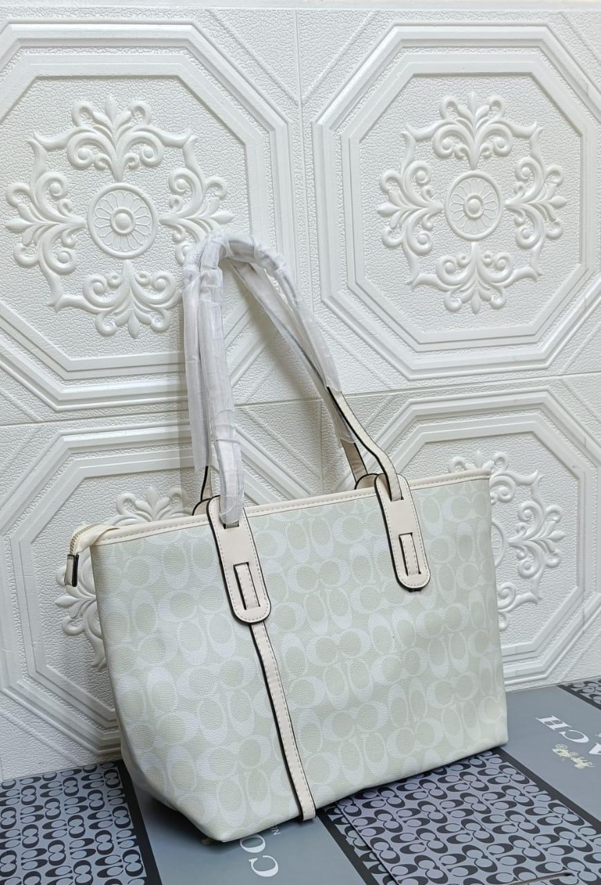 𝐂𝐇 bags Tote In Signature Canvas