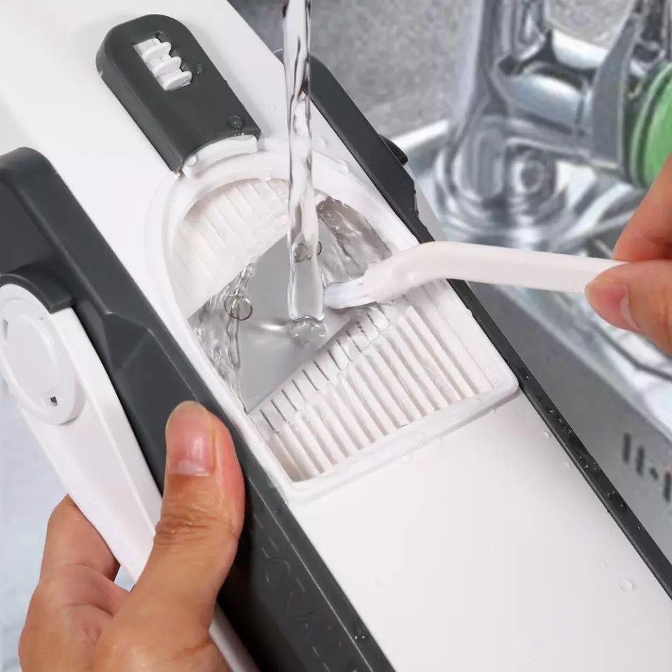 Multifaction vegetable slicer